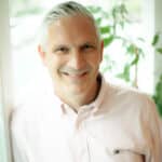 Experte Simon Schoop im Fachgespräch am E-Commerce Institut Köln über Plattform-Ökonomie und digitale Souveränität.