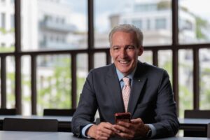 Prof. Dr. Richard Geibel, Leiter des E-Commerce Instituts Köln und Professor an der IU International University, Experte für Social Commerce.